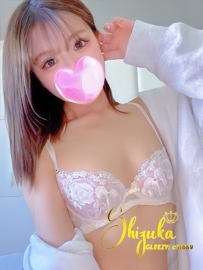 【白襯衫 × 輕熟感の撒嬌系】